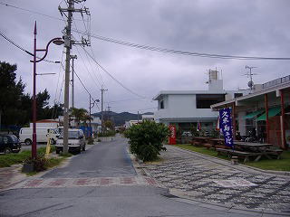 仲里村中心街.jpg