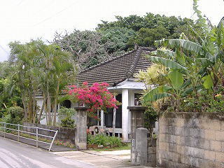 沖縄らしい家.jpg